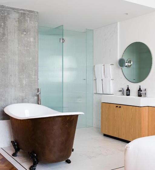 스탠다드 룸 킹사이즈 침대, The Old Clare Hotel, Independent Collection By Evt