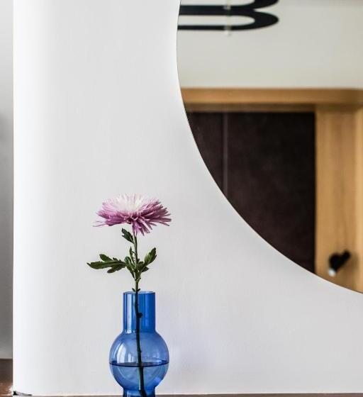 اتاق استاندارد با تخت بزرگ, The Old Clare Hotel, Independent Collection By Evt