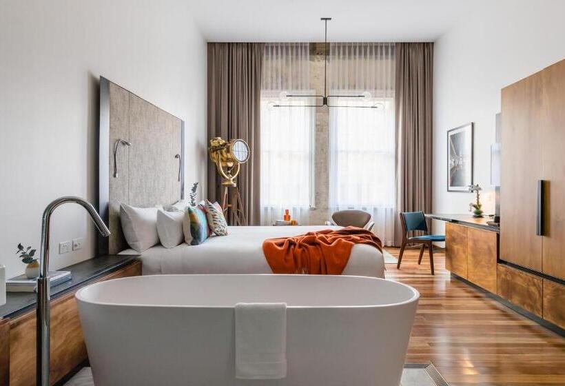 스탠다드 룸 킹사이즈 침대, The Old Clare Hotel, Independent Collection By Evt