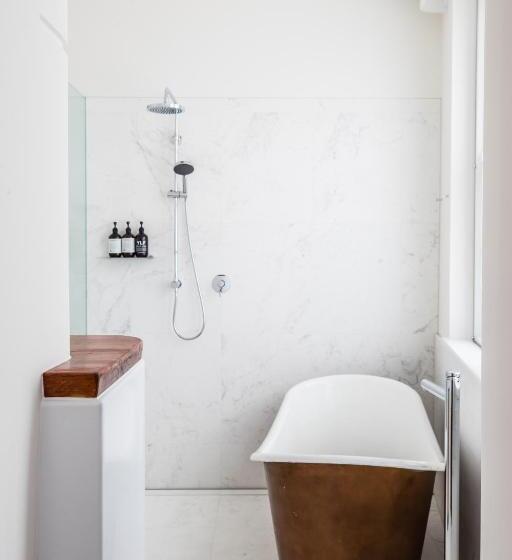 اتاق استاندارد با تخت بزرگ, The Old Clare Hotel, Independent Collection By Evt