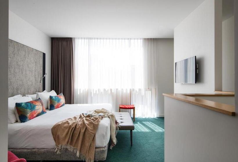 سوییت, The Old Clare Hotel, Independent Collection By Evt