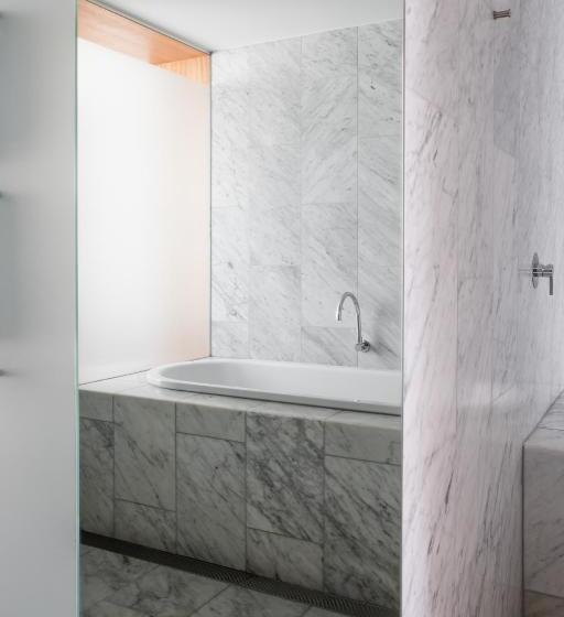 سوییت, The Old Clare Hotel, Independent Collection By Evt