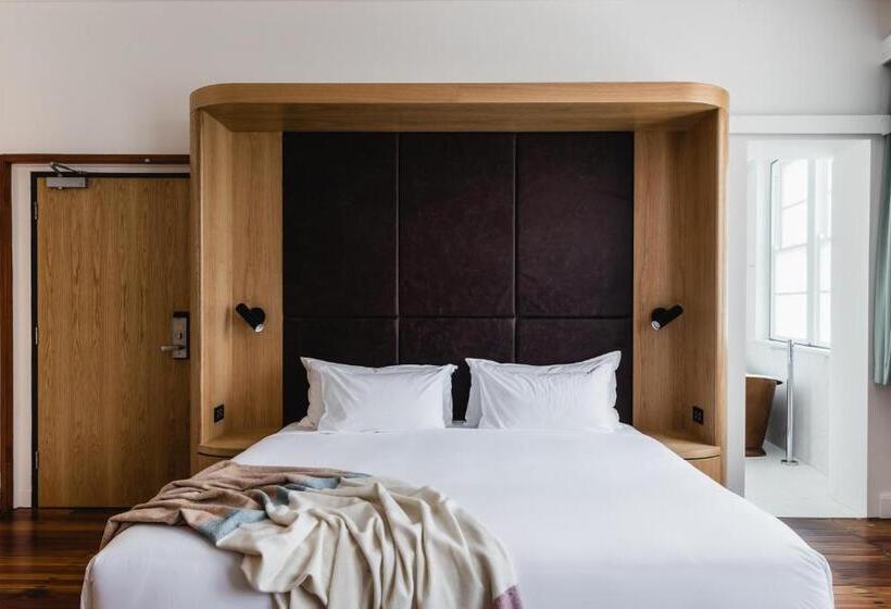 스탠다드 룸 킹사이즈 침대, The Old Clare Hotel, Independent Collection By Evt