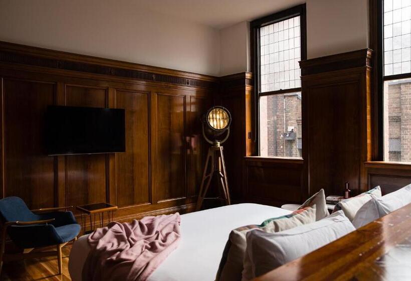 سوییت, The Old Clare Hotel, Independent Collection By Evt