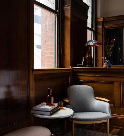 سوییت, The Old Clare Hotel, Independent Collection By Evt