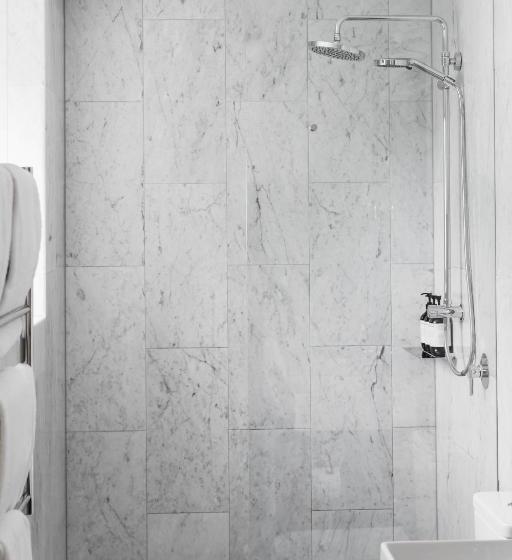 اتاق استاندارد با تخت بزرگ, The Old Clare Hotel, Independent Collection By Evt