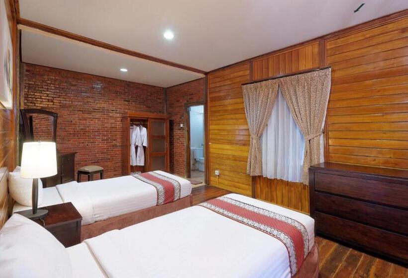 4 Sovrums Villa, Jambuluwuk Convention Hall & Resort Batu