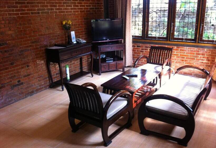 4 Sovrums Villa, Jambuluwuk Convention Hall & Resort Batu