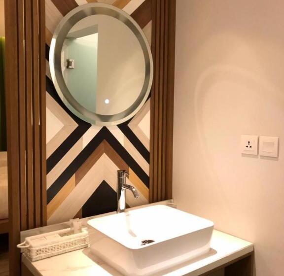 Deluxe Trippelrum, Jambuluwuk Convention Hall & Resort Batu