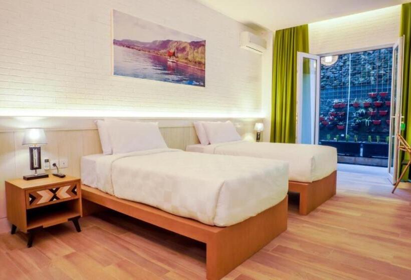 Deluxe Rum, Jambuluwuk Convention Hall & Resort Batu