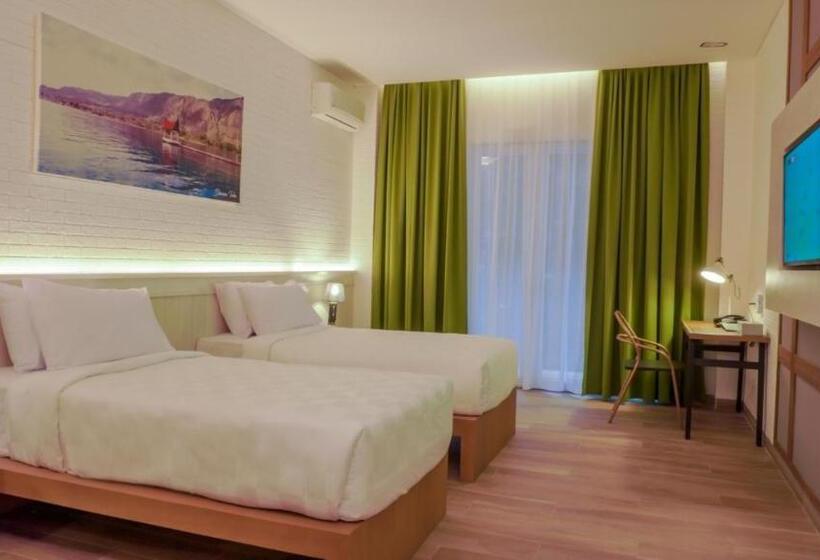 Premium Rum, Jambuluwuk Convention Hall & Resort Batu