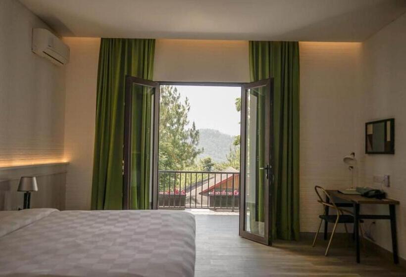 Premium Rum, Jambuluwuk Convention Hall & Resort Batu