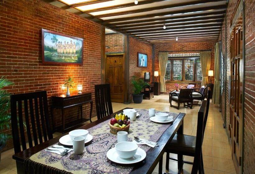 4 Sovrums Villa, Jambuluwuk Convention Hall & Resort Batu