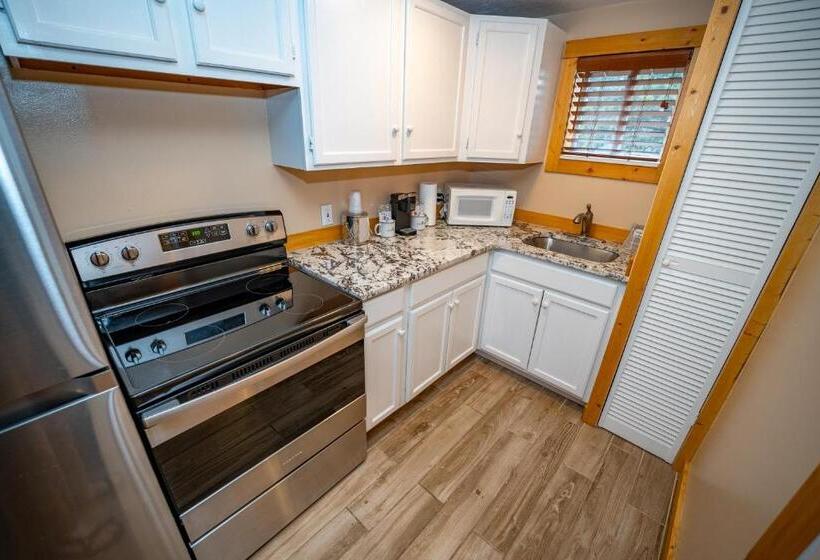 Хижина, Estes Mountain Inn