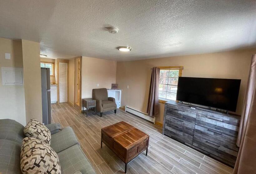 Хижина, Estes Mountain Inn