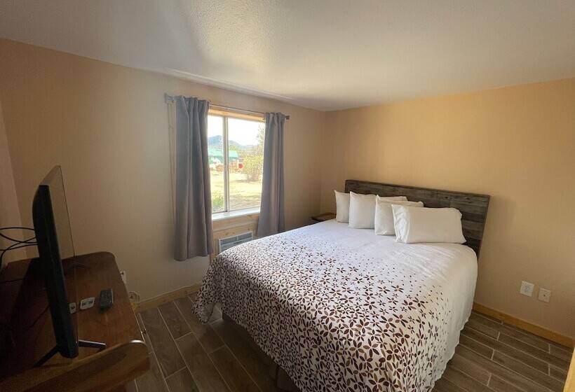 Хижина, Estes Mountain Inn