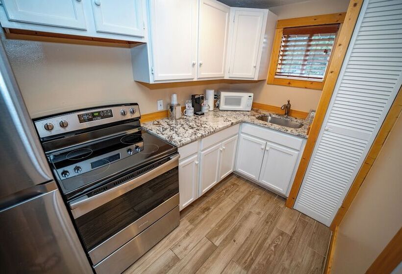 Хижина, Estes Mountain Inn