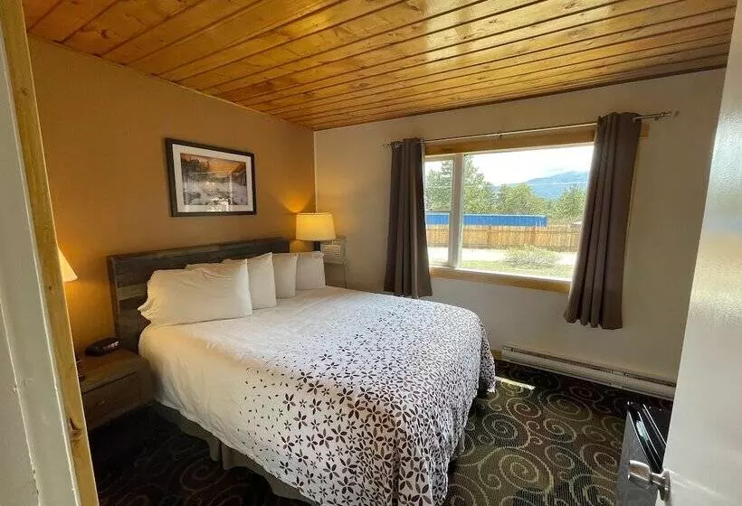 ファミリーステューディオ, Estes Mountain Inn