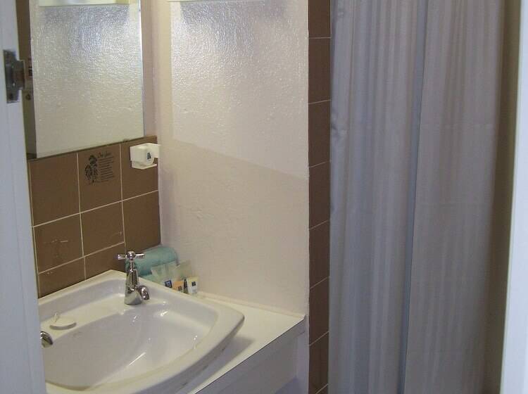 חדר אקונומי, Garden Motor Inn