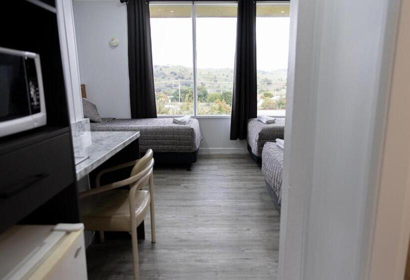 סוויטה משפחתית, Garden Motor Inn