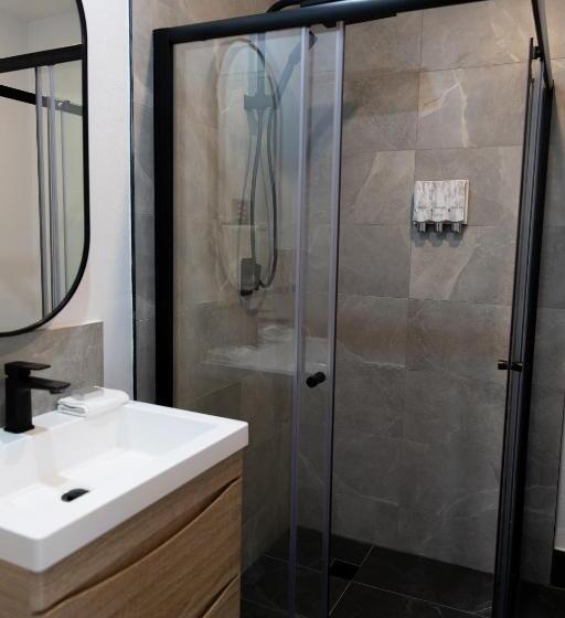 סוויטה משפחתית, Garden Motor Inn