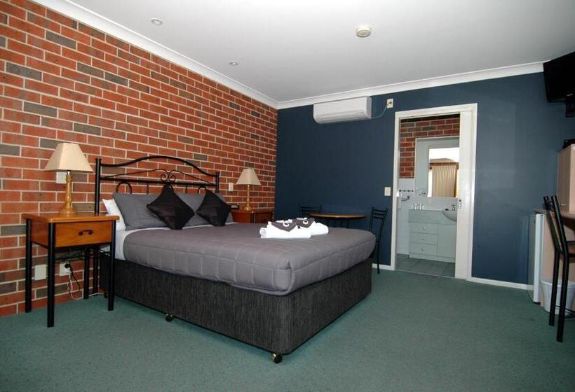 Люкс, Poachers Paradise