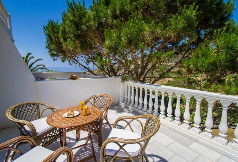 غرفة عائلية, Petrino