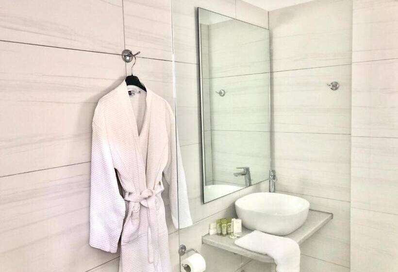 غرفة أساسية, Petrino