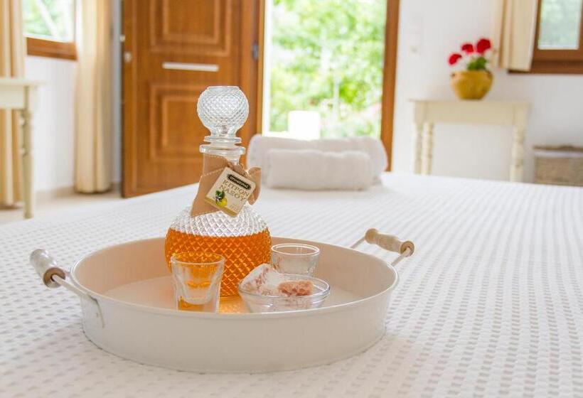 غرفة كومفورت ثلاثية, Petrino