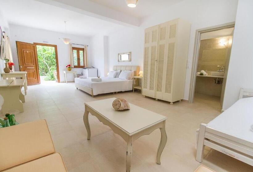 غرفة كومفورت ثلاثية, Petrino