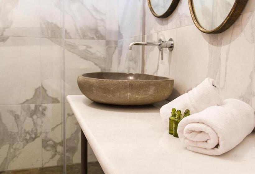 استوديو إدارى, Petrino