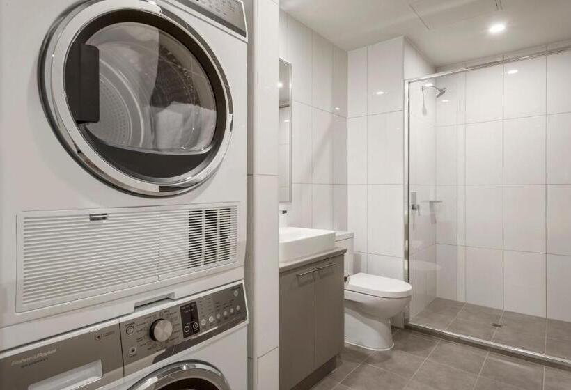 آپارتمان یک خوابه با دری مشترک که هال را جدا می کند., Quest Liverpool