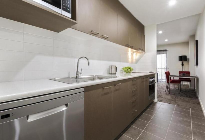 آپارتمان یک خوابه با دری مشترک که هال را جدا می کند., Quest Liverpool