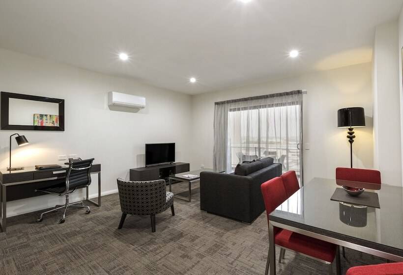 آپارتمان یک خوابه با دری مشترک که هال را جدا می کند., Quest Liverpool