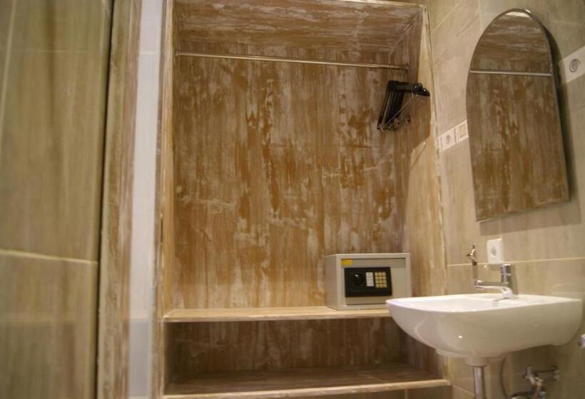 デラックスルーム, Sugiras Living