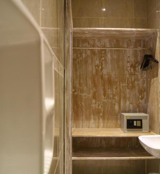 デラックスルーム, Sugiras Living