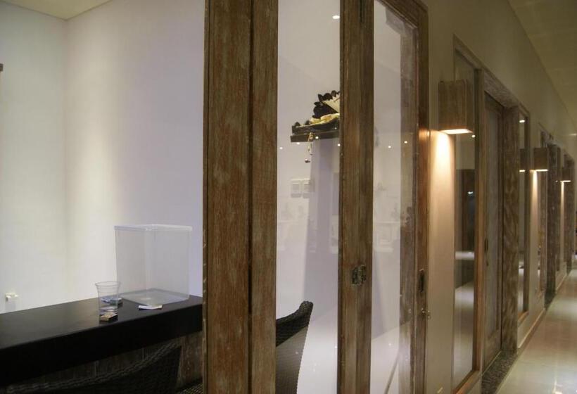 デラックスルーム, Sugiras Living