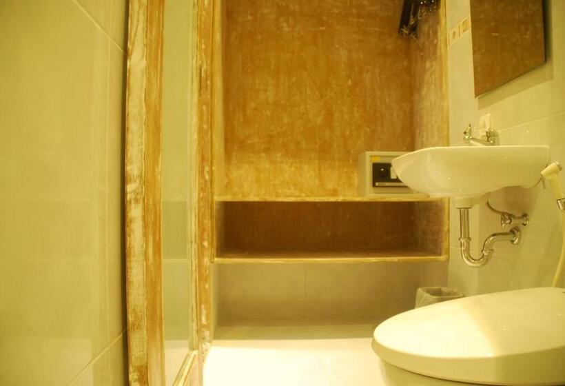 スタンダードルーム, Sugiras Living