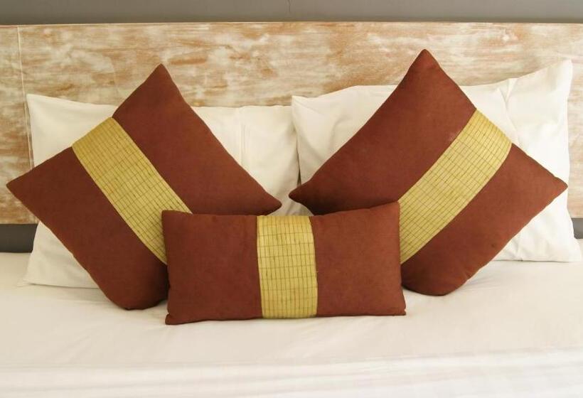 デラックスルーム, Sugiras Living