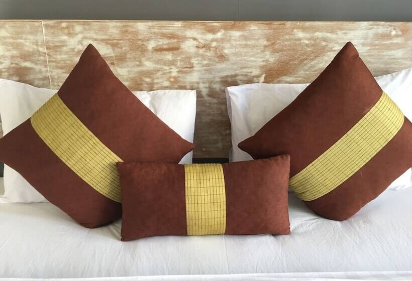 デラックスルーム, Sugiras Living