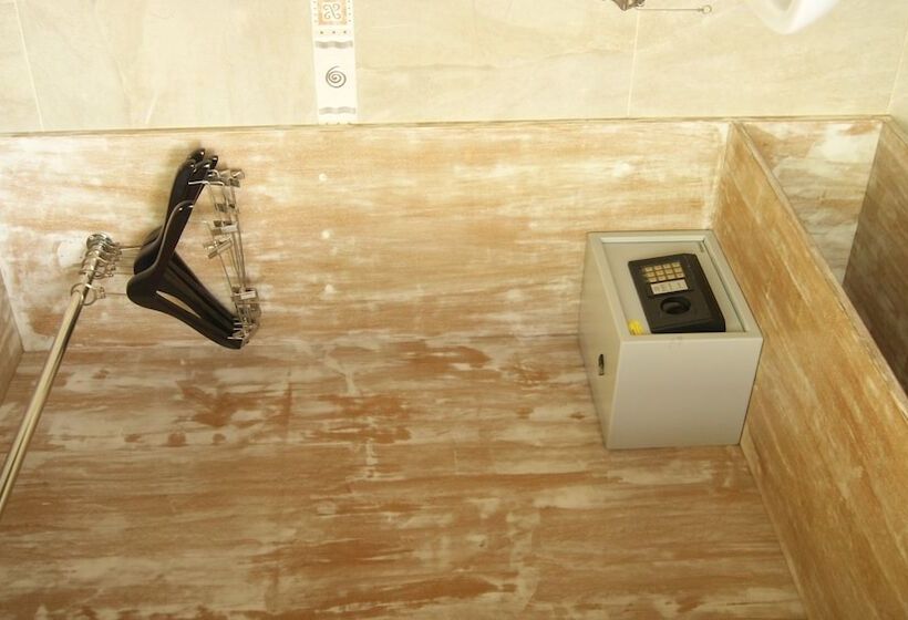 スタンダードルーム, Sugiras Living