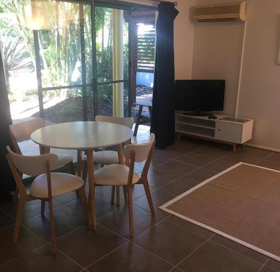 Апартаменты Deluxe 1 Спальня, Chez Noosa Resort Motel