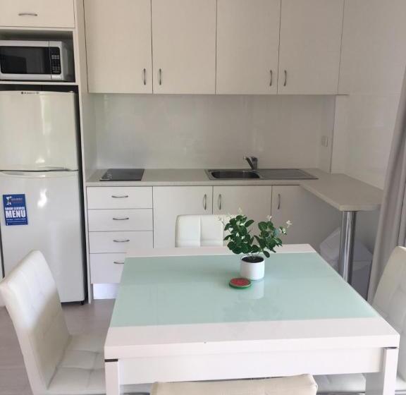 Апартаменты Deluxe 1 Спальня, Chez Noosa Resort Motel
