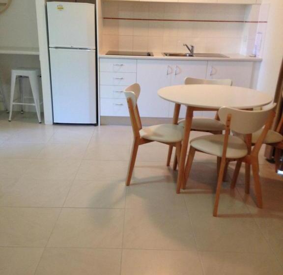 Апартаменты 1 Спальня, Chez Noosa Resort Motel