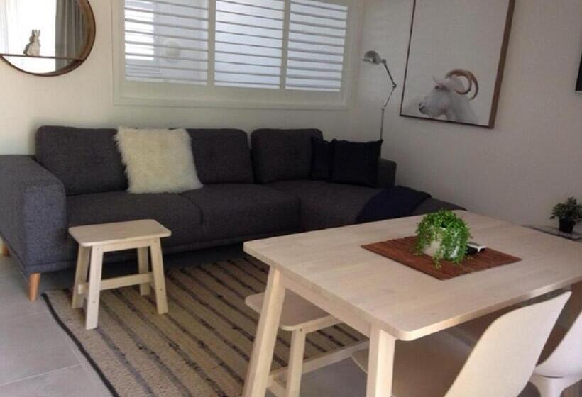 Апартаменты Deluxe 1 Спальня, Chez Noosa Resort Motel