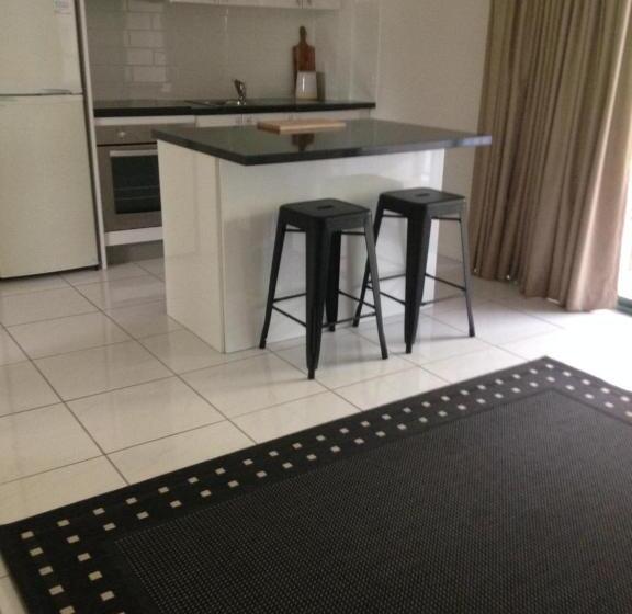 Апартаменты Deluxe 1 Спальня, Chez Noosa Resort Motel