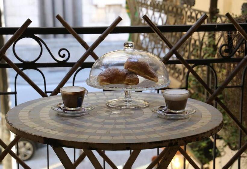 اتاق استاندارد سه نفره, Albergo Del Centro Storico