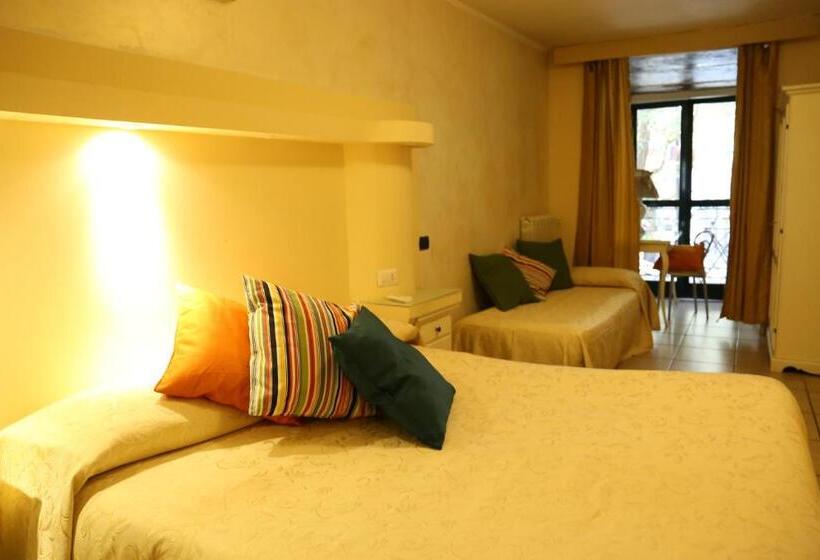 اتاق استاندارد سه نفره, Albergo Del Centro Storico