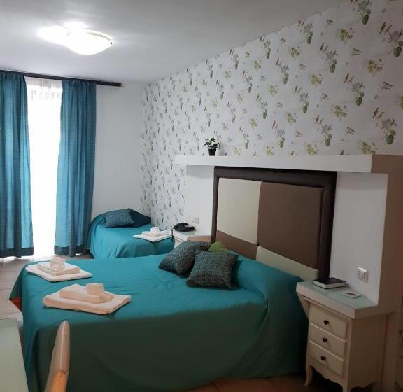 اتاق استاندارد سه نفره, Albergo Del Centro Storico