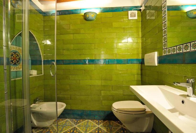 اتاق راحتی سه تخته, Albergo Del Centro Storico